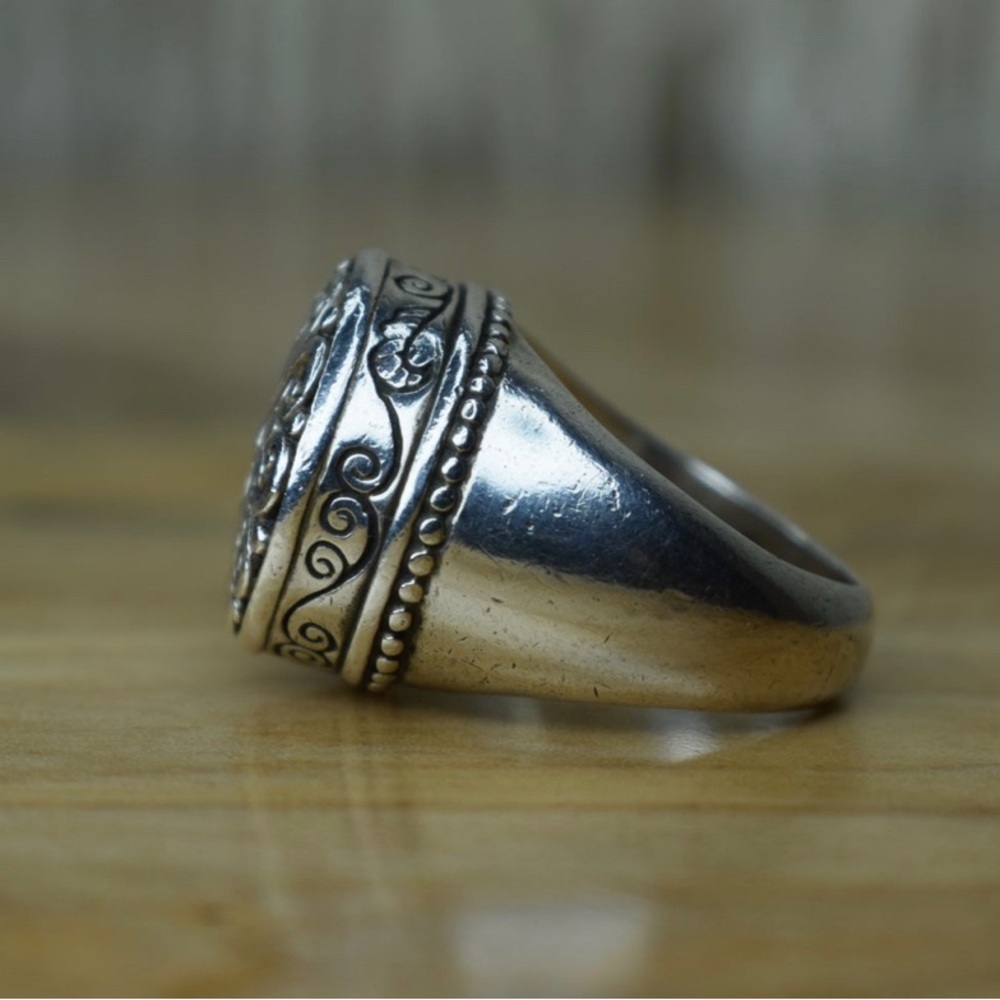 🚫SOLD🚫Vintage Sterling Silver Statement Ring - Size 8.5 US - Picture 2 of 11